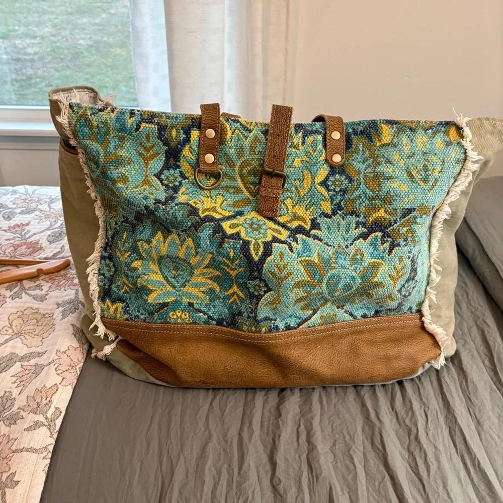 Myra Bag Aqua Magic Weekender Bag. 18” x 25”.